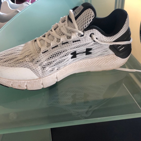 Under Armour Charged shoes - Picture 2 of 3